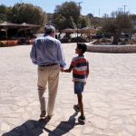 Δίπλα στον μοναδικό μαθητή του σχολείου των Αρκιών, ο Περιφερειάρχης Γιώργος Χατζημάρκος