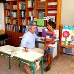 Δίπλα στον μοναδικό μαθητή του σχολείου των Αρκιών, ο Περιφερειάρχης Νοτίου Αιγαίου, Γιώργος Χατζημάρκος