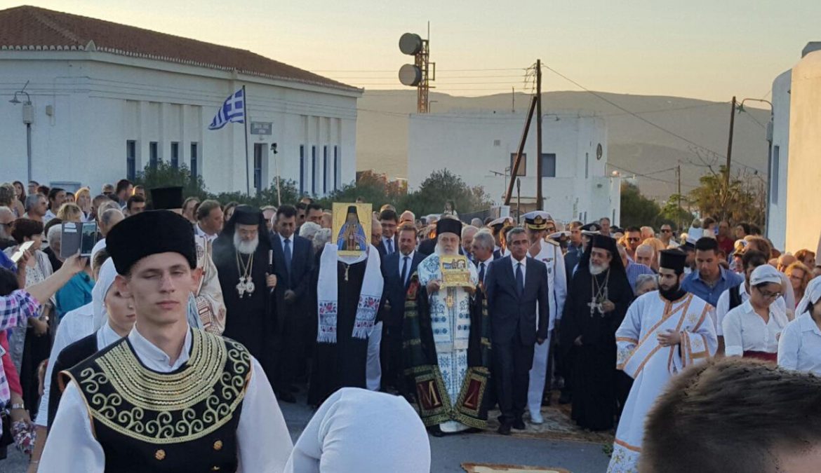 Στις εκδηλώσεις της Κύθνου για την υποδοχή των Ιερών Λειψάνων του Αγίου Ιγνατίου, ο Περιφερειάρχης Γ. Χατζημάρκος και ο Αντιπεριφερειάρχης Κυκλάδων Γ. Λεονταρίτης