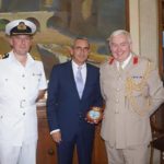 Εθιμοτυπική επίσκεψη, του κυβερνήτη του Πολεμικού Πλοίου της Μεγάλης Βρετανίας HMS «BULWARK L15» και του Αμυντικού Ακόλουθου της Μεγάλης Βρετανίας στην Ελλάδα, σήμερα στον Περιφερειάρχη Νοτίου Αιγαίου κ. Γιώργο Χατζημάρκο.