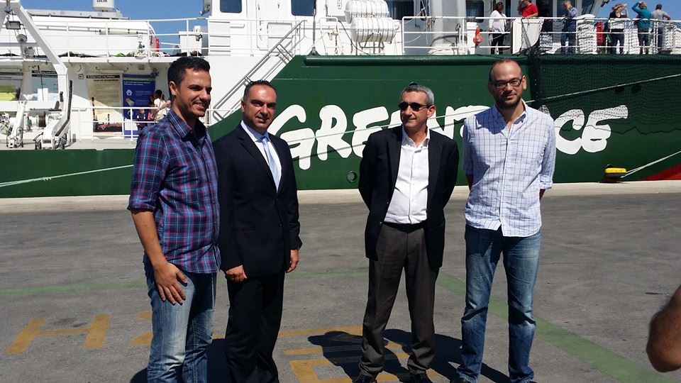 Επίσκεψη του Περιφερειάρχη Νοτίου Αιγαίου κ. Γιώργου Χατζημάρκου στο πλοίο της Greenpeace Rainbow Warrior