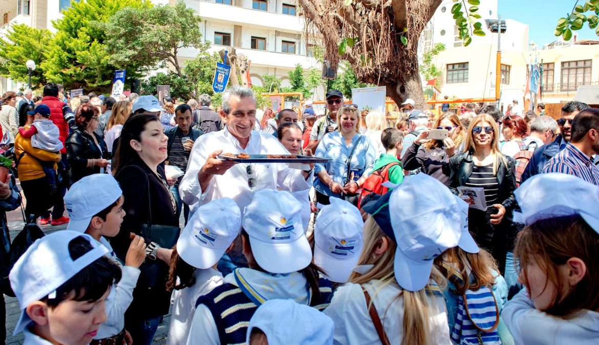 Μια μεγάλη γιορτή γαστρονομίας από τις μαμάδες του Αιγαίου για την Ημέρα  της Μητέρας, στο κέντρο της Ρόδου