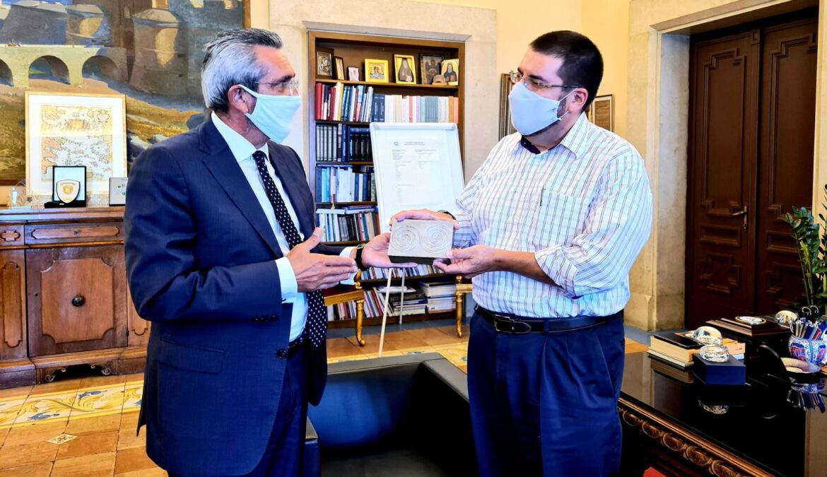 Εθιμοτυπική συνάντηση του Επιτετραμμένου στην Πρεσβεία των Η.Π.Α. στην Αθήνα, David Burger, με τον Περιφερειάρχη Γιώργο Χατζημάρκο