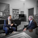 Ο Θεόδωρος Σκυλακάκης στο γραφείο του Περιφερειάρχη