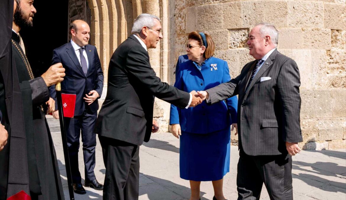 Τον Μεγάλο Μάγιστρο στην πρώτη του επίσημη επίσκεψη στη Ρόδο υποδέχτηκε ο Περιφερειάρχης Ν. Αιγαίου