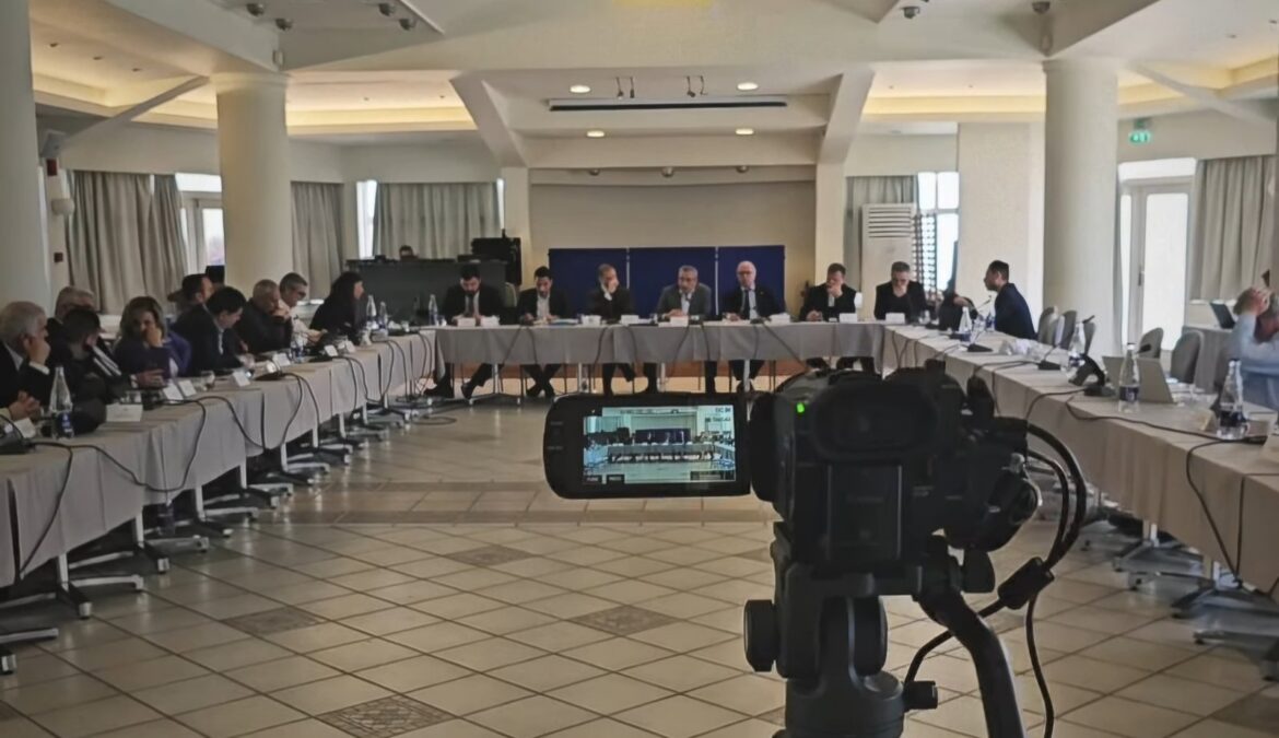 Την εφαρμογή της Oδηγίας του Συμβουλίου της ΕΕ περί επαναφοράς των μειωμένων συντελεστών ΦΠΑ στα νησιά, ζητά από το Υπουργείο Οικονομικών το Περιφερειακό Συμβούλιο Νοτίου Αιγαίου